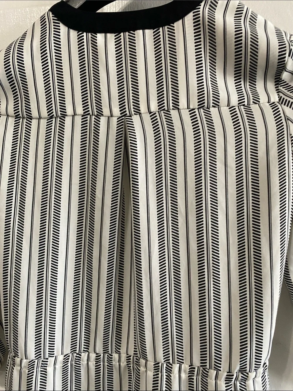 H&M Modern Classic Striped V-Neck Resort Vacation Dress - Size 4 EUC QUIET LUX - Picture 10 of 12